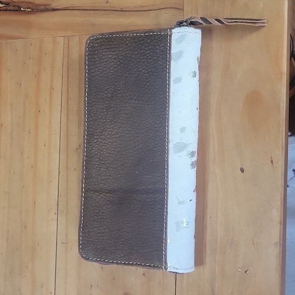 Cowhide White with Silver Acid Wash - Picture 2 of 10